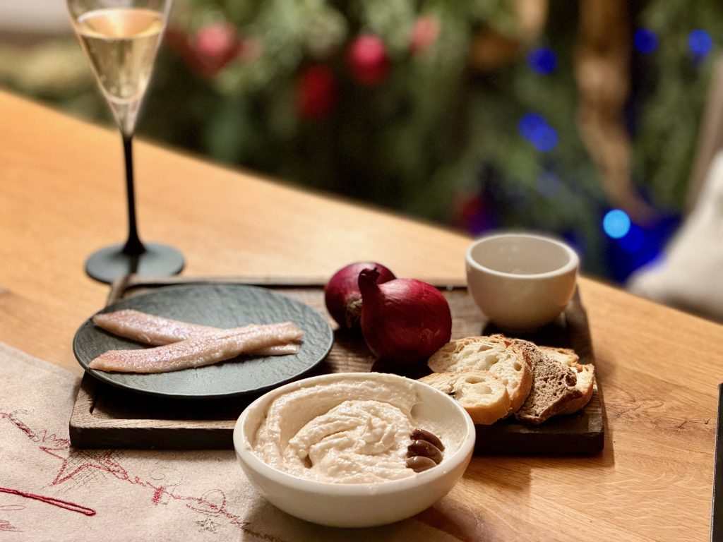 Tarama caviar with smoked eel served on white bread, accompanied by a glass of champagne
