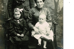 Stevey Lister and Annie Lister (nee Chapman)  with daughter Mary Jane, who later married Reg Gill.