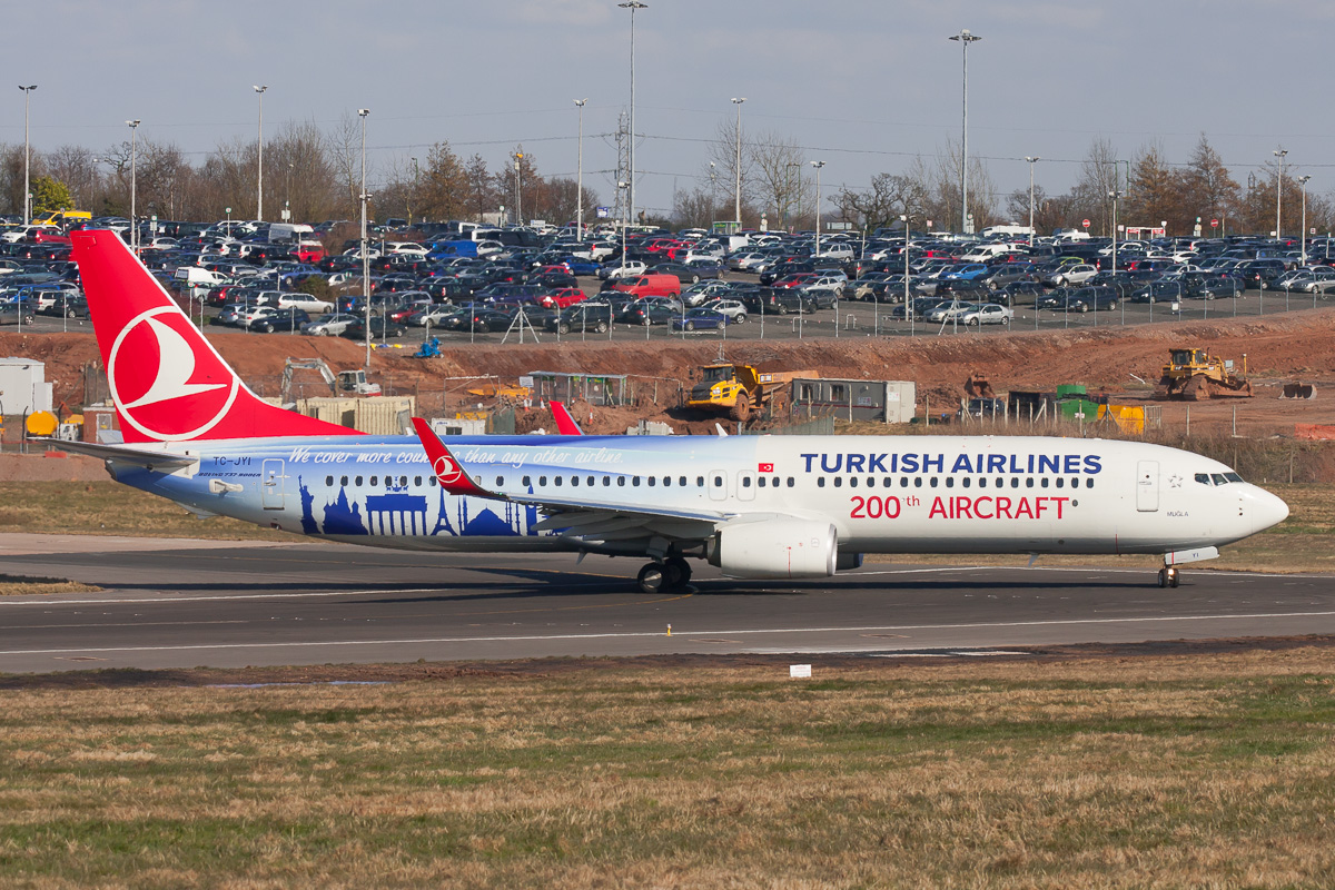 TC-JYI B738 THY 200TH SPECIAL