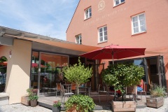 Anzapftraining für die Bayerische Bierkönigin im Mühlfeldbräu in Bad Tölz 2023