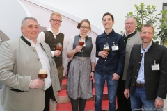 Herbert Meier, Cornelius  Drescher, Theresa Seidl, Simon Wohlschläger, Manfred Newrzella,  Dr. Andreas Brand (von li. nach re.), Brauermeisterschaft in der Berufsschule für Braugewerbe in München 2019