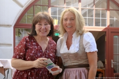 Petra Reiter und Barbara Sperger (re.), Brunnenfest im Hofbräuhaus in München 2019