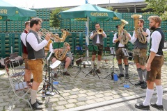 Biergarten Musi, 18 Jahre Giesinger Bräu mit Prachtgespann vom Werk 2 in Milbertshofen nach Giesing 2023