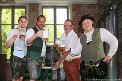 Sebastian Piworar, Jonas Seidl,  Steffen Marx ,Sebastian Esche (von li. nach re.), Giesinger Bräu Festbier Prachtgespann von Werk2 nach Giesing 2022