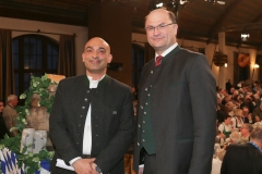 Django Asül und Albert Füracker (re.), Maibockanstich im Hofbräuhaus in München 2019