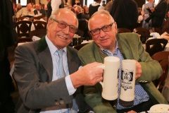 Edi Reinbold und Toni Roiderer (re.), Maibockanstich im Hofbräuhaus in München 2019