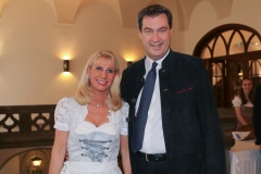 Karin und Markus Söder, Maibockanstich im Hofbräuhaus in München 2019