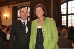 Hubert Aiwanger und Ilse Aigner, Maibockanstich im Hofbräuhaus in München 2019