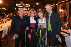 Günter und Margot Steinberg (li.), Irmgard und Dr. Michael Möller (re.)