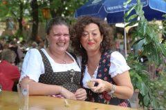 Ela Heldt (re.), Sommerfest im Hofbräukeller in München 2019