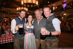 Johannes Lochner (li.), Hugo Bachmaier (2. von re.), Felix Loch (re.), Starkbierfest im Löwenbräukeller in München 2023