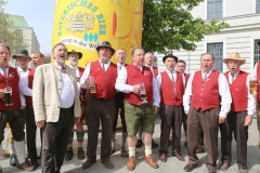 Sängerkreis Ottobrunn, Tag des Bieres am Bierbrunnen Ecke Oskar-von-Miller-Straße/Briennerstraße in München 2019