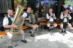 Obermüller Musikanten, Tag des Bieres am Bierbrunnen Ecke Oskar-von-Miller-Straße/Briennerstraße in München 2019