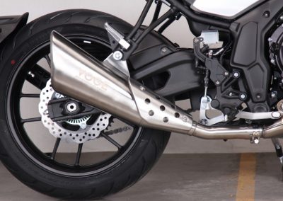 motocicleta-voge-500AC-color-plata