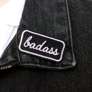 broche "badass"
