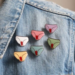 pin's j'ai mes règles et alors ?