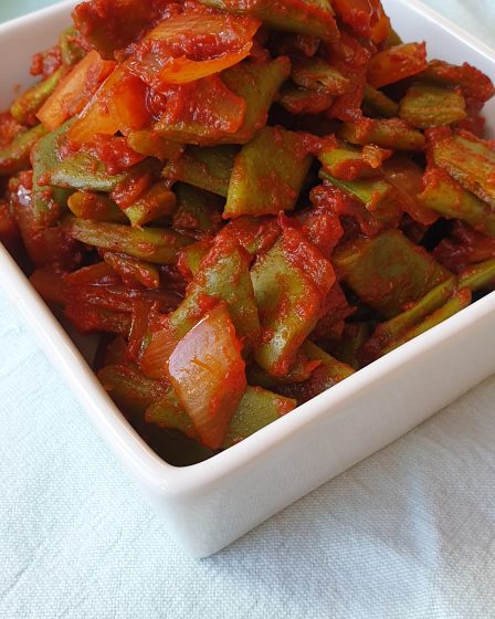 Snijbonen in pittige tomatensaus