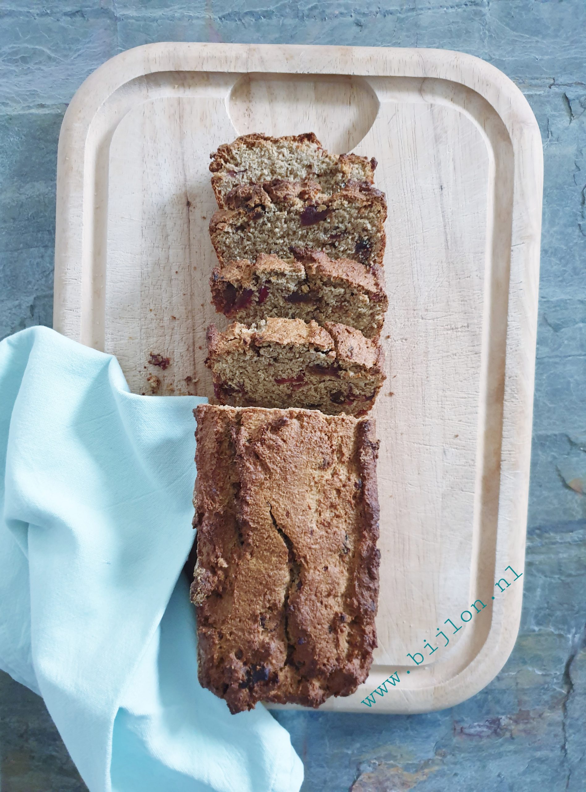 Bananenbrood met dadels en gojibessen