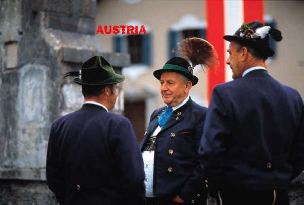 Österreicher gehen gerne traditionellen landwirtschaftlichen Tätigkeiten nach.