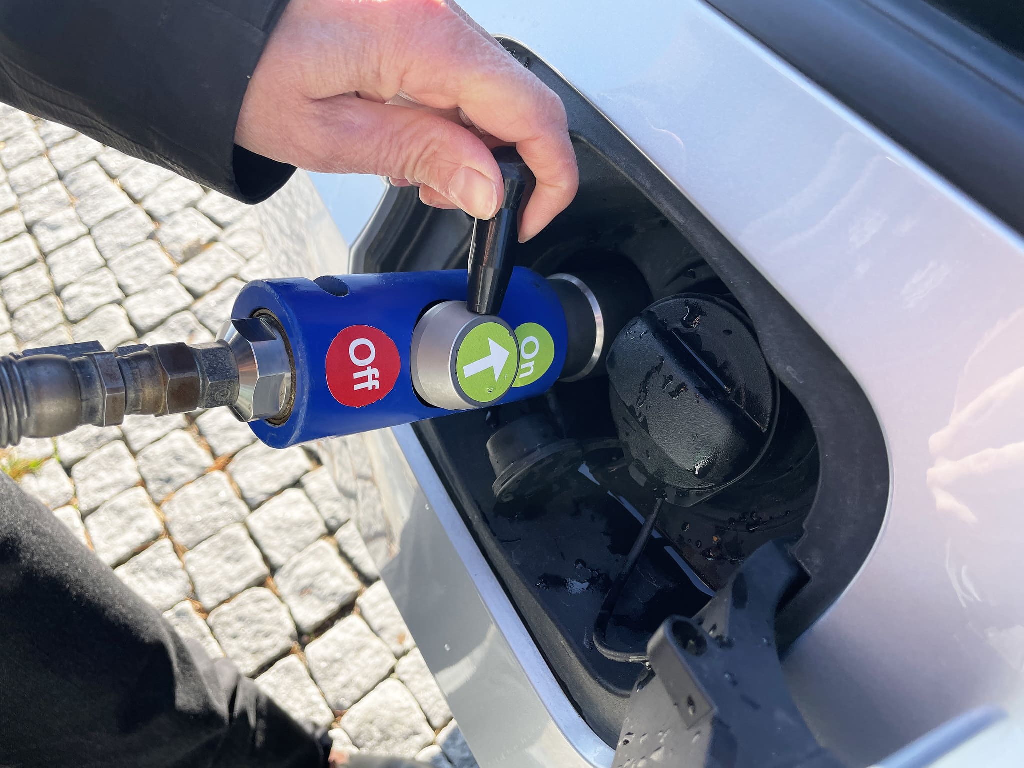 53245476348_c5715fcdce_k Tankning av biogasbil.