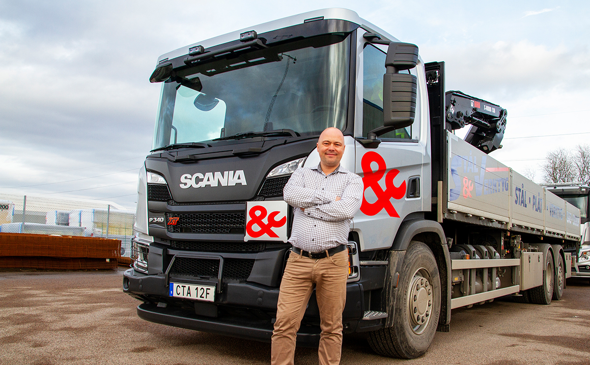 Henrik Löfberg, vd på Stål och Verktyg i Växjö vill inspirera andra företag att byta till bioagslastbilar.