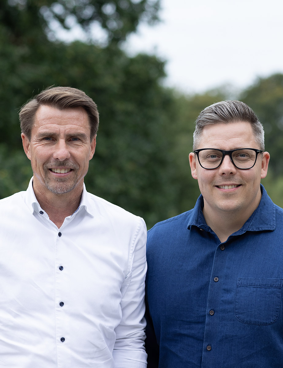 Salgsekspertene Arne Nielsson og Lasse Birk udendørs