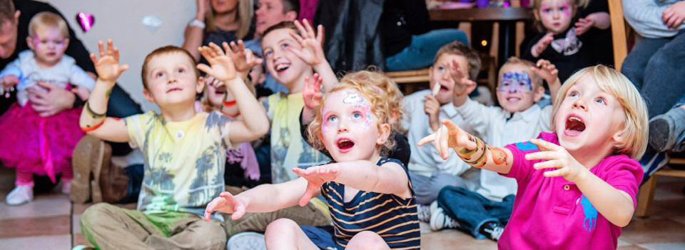 Children's entertainer Bowdon, kids entertainer Bowdon, kids parties