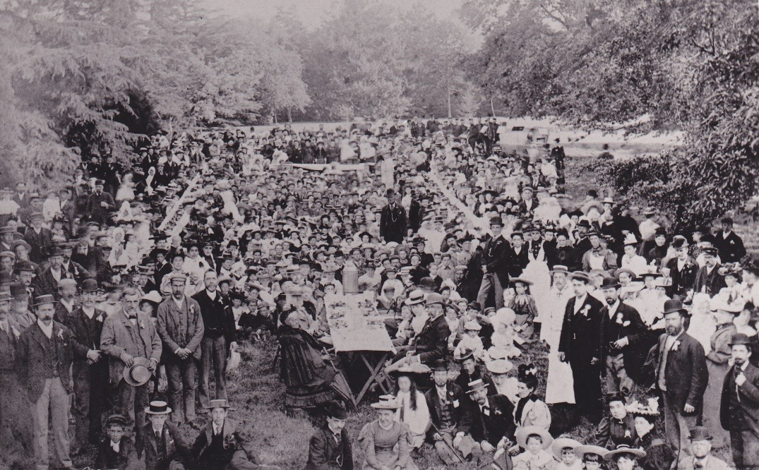 C:\Documents and Settings\Chris\My Documents\My Pictures\Bishopstoke History Society\The Mount (66)\Quenn Victoria's Diamond Jubilee Celebrations at the Mount, 1897.jpg