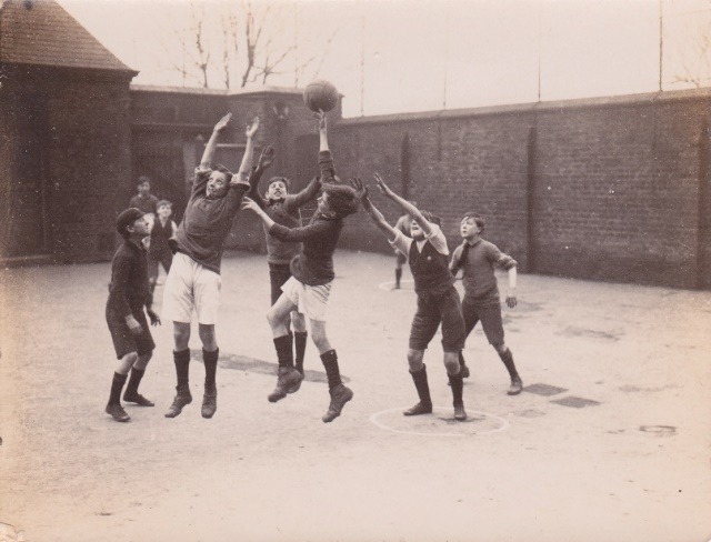 C:\Documents and Settings\Chris\My Documents\My Pictures\Bishopstoke History Society\Bishopstoke and Eastleigh Schools (32)\Bishopstoke school 4 (circa 1912).jpg