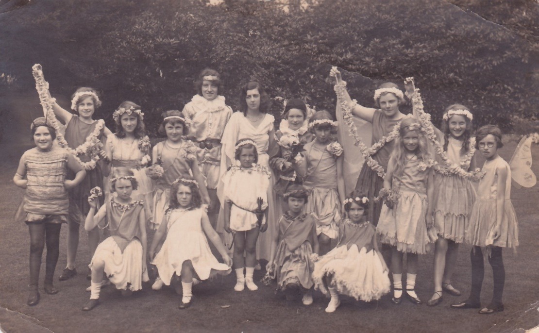 C:\Documents and Settings\Chris\My Documents\My Pictures\Bishopstoke History Society\Bishopstoke and Eastleigh Schools (32)\Bishopstoke School 2 FB - Shiela Betts as Cupid in centre pic.jpg