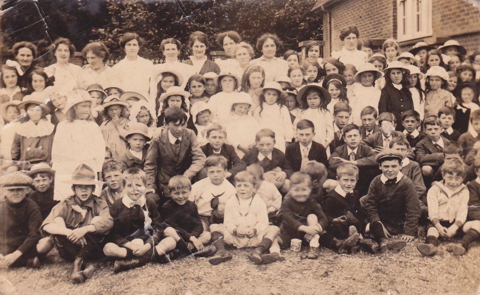 C:\Documents and Settings\Chris\My Documents\My Pictures\Bishopstoke History Society\Bishopstoke and Eastleigh Schools (124)\Bishopstoke School 1FB.jpg