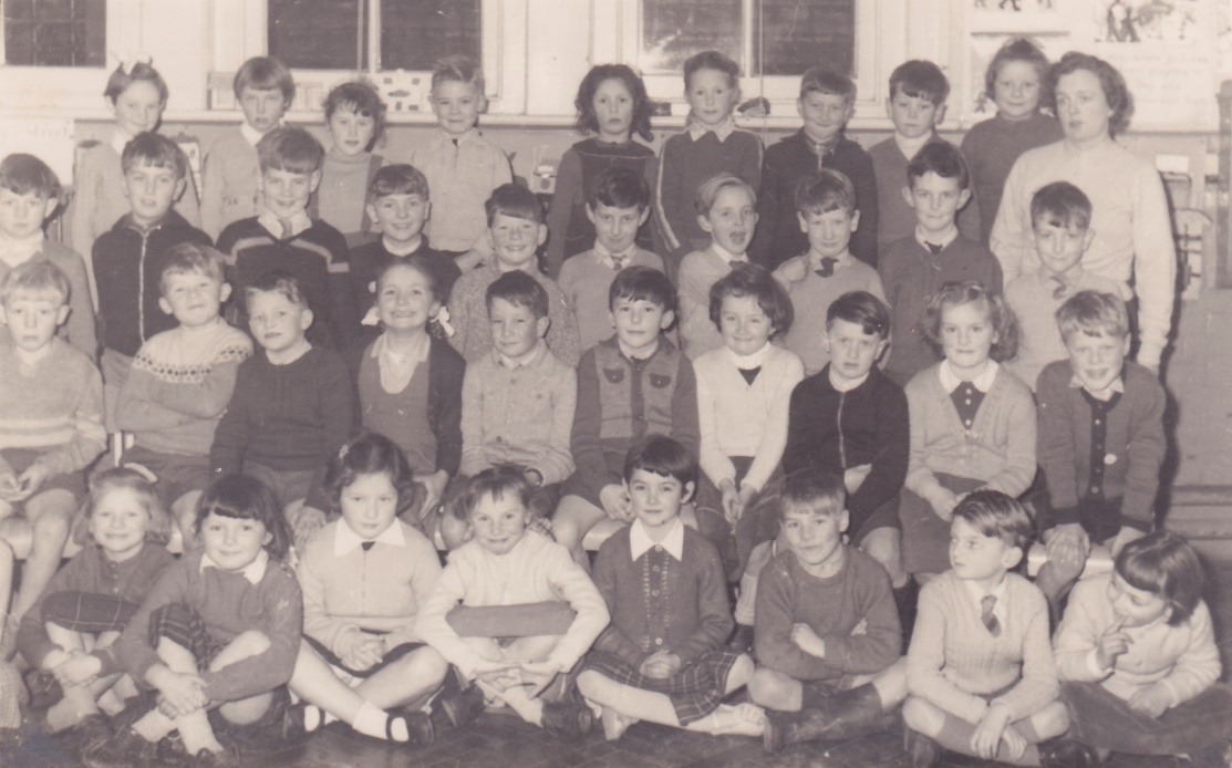 C:\Documents and Settings\Chris\My Documents\My Pictures\Bishopstoke History Society\Bishopstoke and Eastleigh Schools (124)\Les Chamberlain- School Photo 5 (back row 4th from left) March 1960 probably at Bishopstoke Junior School.jpg