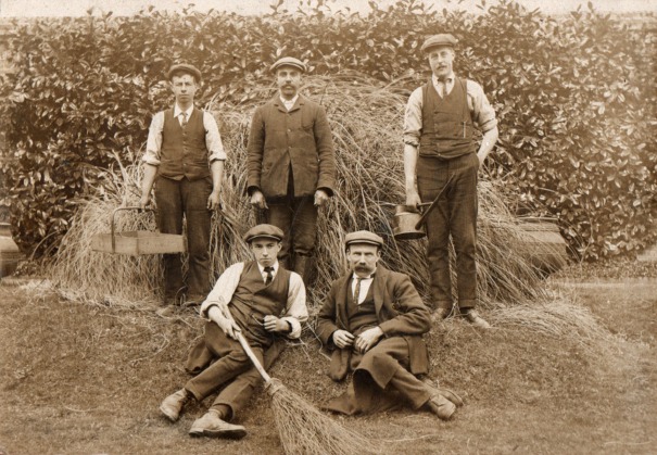 A group of men posing for a photo Description automatically generated with low confidence