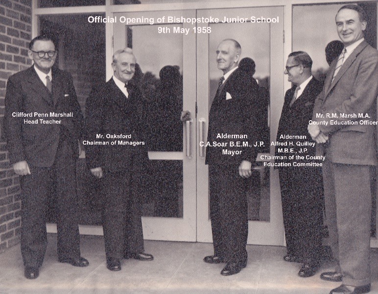 A group of men standing in front of a building Description automatically generated with low confidence