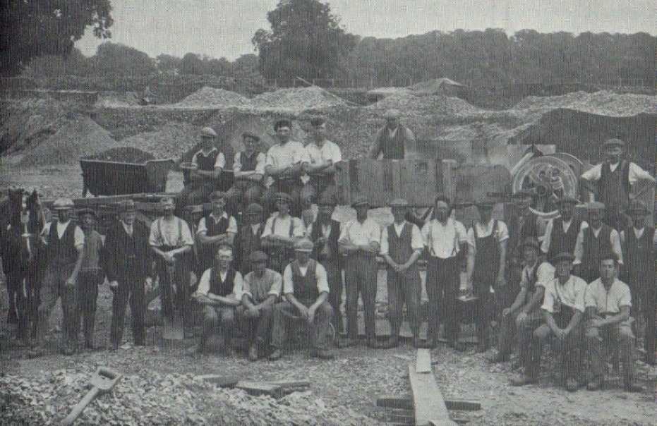 A group of people posing for a photo Description automatically generated with medium confidence