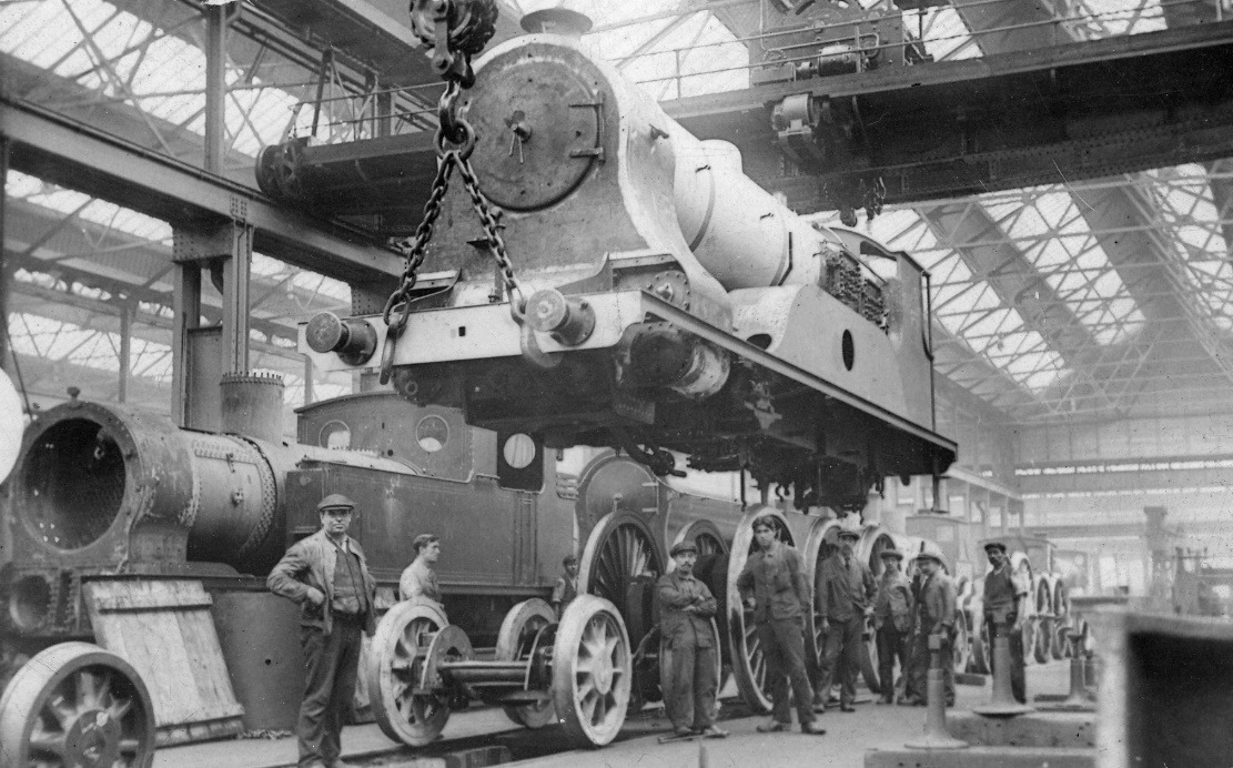 A group of people standing next to a military tank Description automatically generated with low confidence