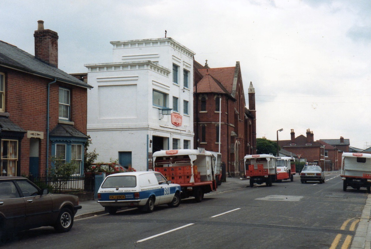 A group of vehicles are parked on the side of a road Description automatically generated with low confidence