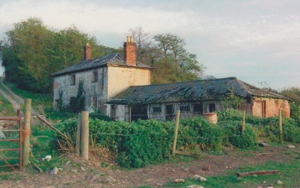 A house with a fence around it Description automatically generated with low confidence