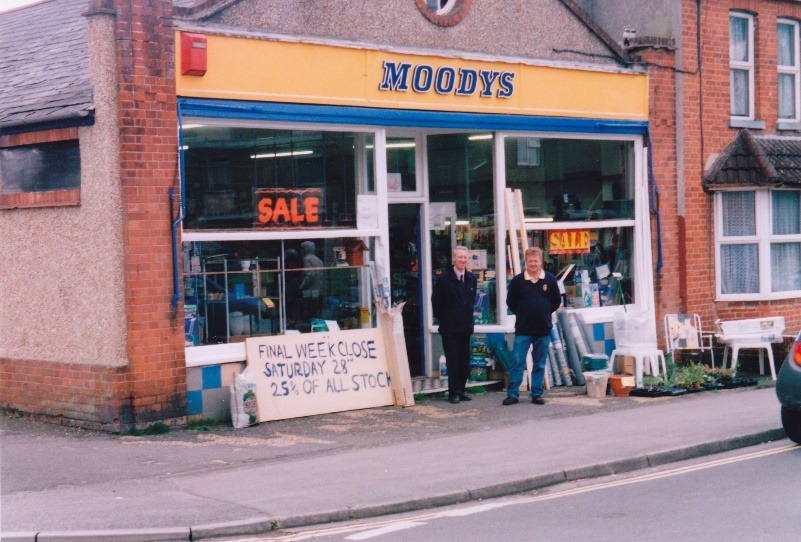 A person standing in front of a storefront Description automatically generated with medium confidence