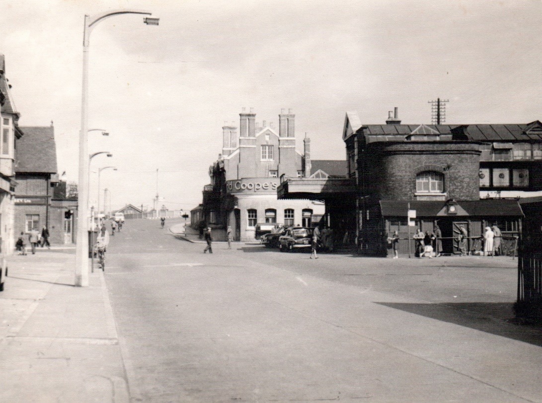 A street with buildings on the side Description automatically generated with low confidence