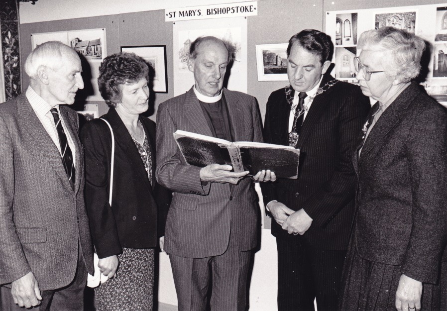 C:\Documents and Settings\Chris\My Documents\My Pictures\Bishopstoke History Society\Miscellaneous (169)\Canon Rose 1991 at centenary exhibition in Eastleigh Museum.jpg