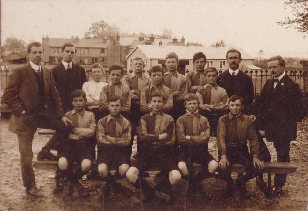 C:\Documents and Settings\chris\My Documents\My Pictures\Humby Family Archive\Bishopstoke Boys Football Team circa mid 1900s.jpg