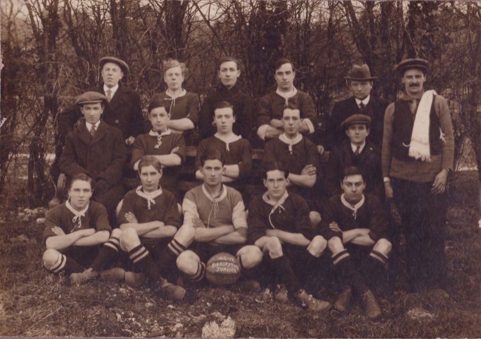 C:\Documents and Settings\chris\My Documents\My Pictures\Humby Family Archive\Bishopstoke Junior Football team 1916. Frederick Humby - 2nd left, front row.jpg