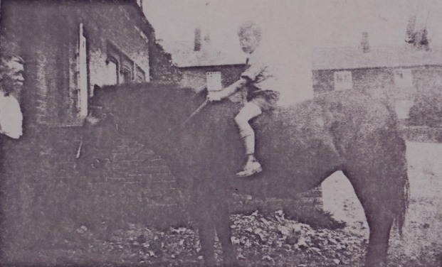 C:\Documents and Settings\Chris\My Documents\My Pictures\Bishopstoke History Society\Stoke Common (8)\Stoke Common Smithy (Mr. Woodford).jpg