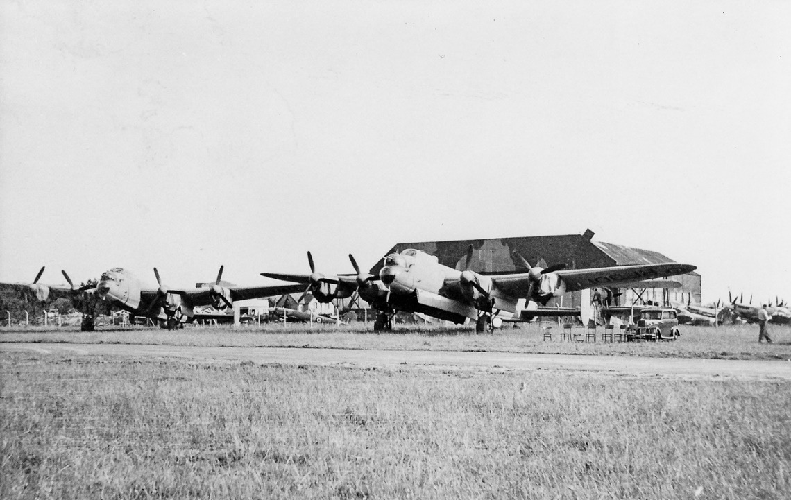 C:\Users\Chris\Pictures\Bishopstoke History Society\Eastleigh Airport\Barry Kitchen\Aerodrome war planes - LR5.jpg