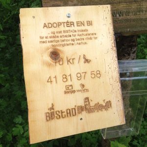 Adopter-en-bi bistad