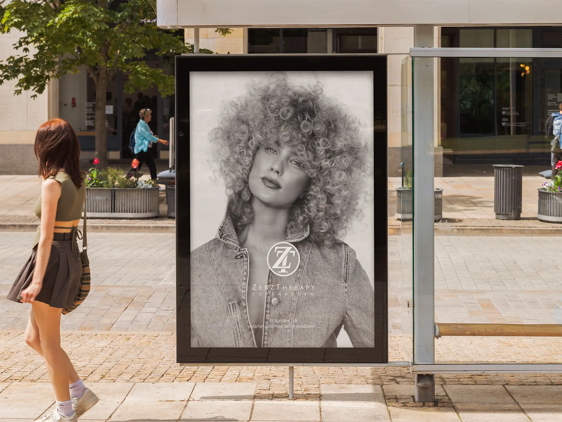 ZenzTherapy poster ved et busstop