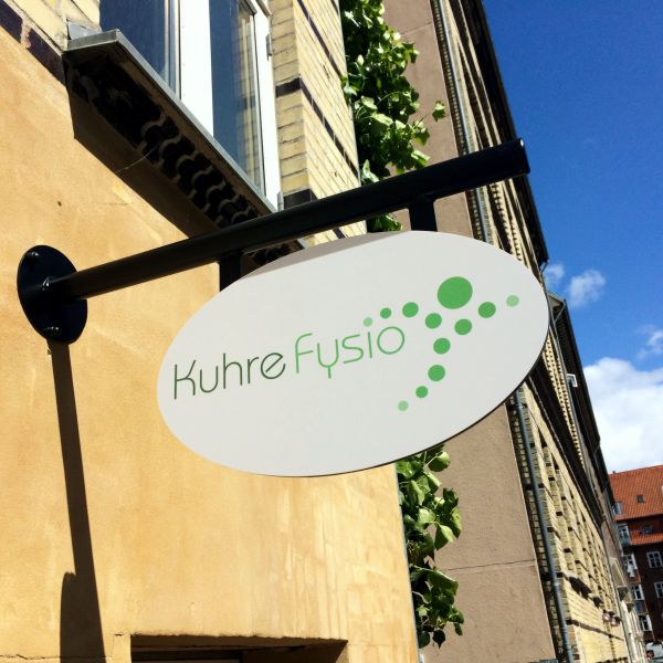 Udhængsskilt hos Kuhre Fysio Udhængsskilt hos Kuhre Fysio