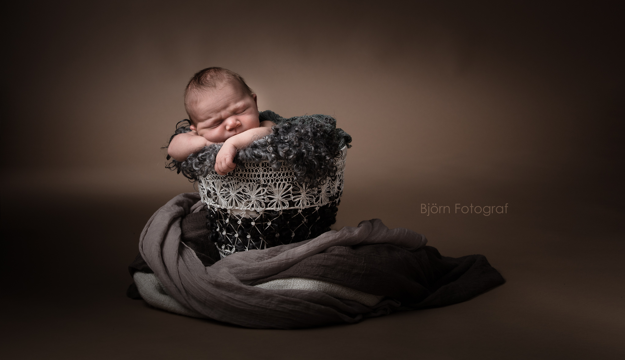 Nyfödd hos fotografen