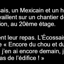 Trois hommes travaillent sur un chantier de construction